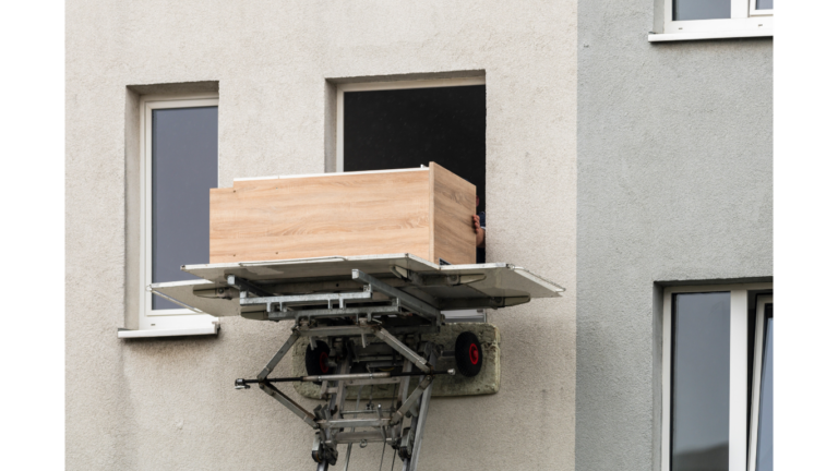 Location d'un monte-meuble en forfait express pour monter une armoire à l'étage d'un appartement- Monte-meubles Rennes